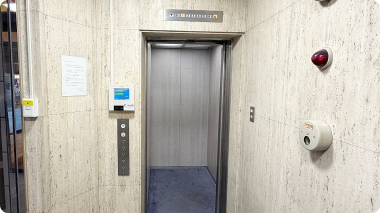 エレベーターで3Fにあがる