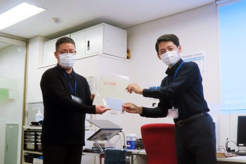 就職する訓練生の送別会写真