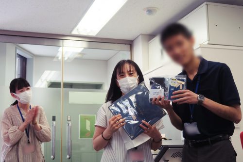 就職する訓練生の送別会の写真