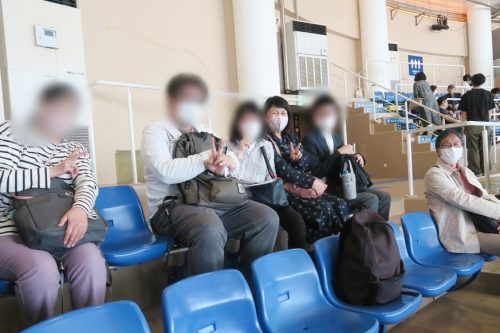 イルカショーの待ち時間の様子