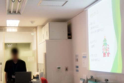 就職が決まった卒業生の発表風景